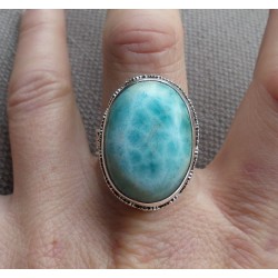 Zilveren ring met ovale Larimar gezet in bewerkte setting 18.5 m