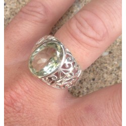 Zilveren ring met groene Amethist en open bewerkte band 18 mm