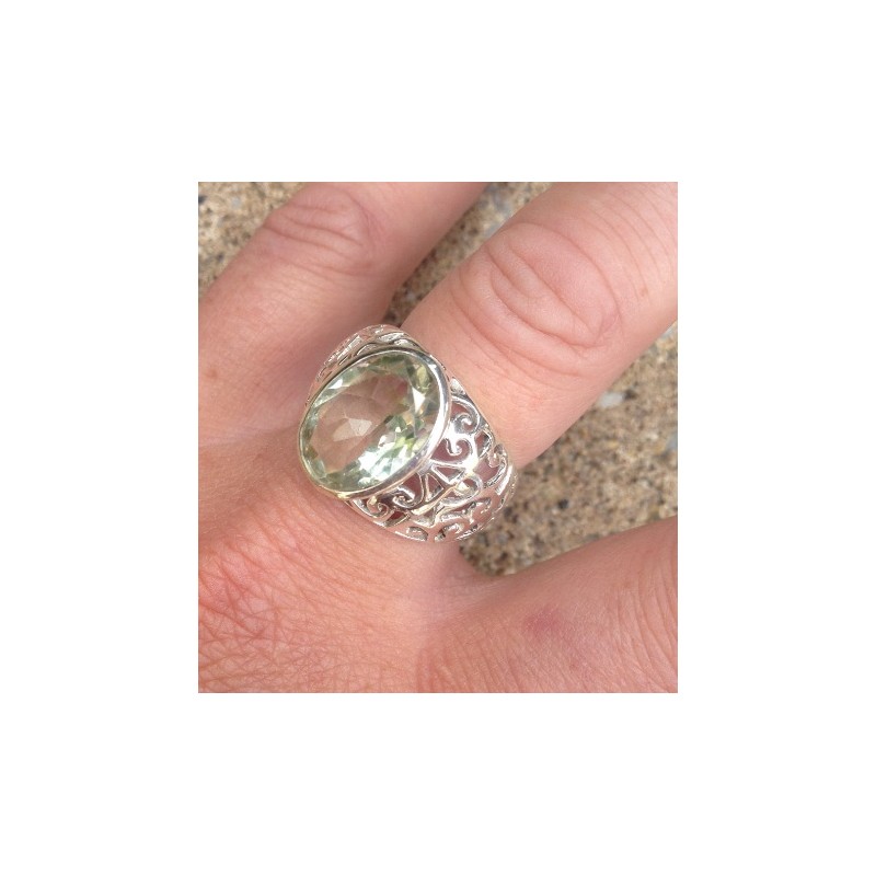Zilveren ring met groene Amethist en open bewerkte band 18 mm
