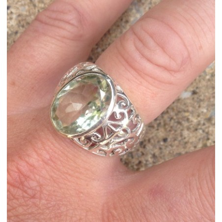 Zilveren ring met groene Amethist en open bewerkte band 18 mm