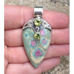 Zilveren hanger gezet met Robijn in Fuchsiet en Peridot