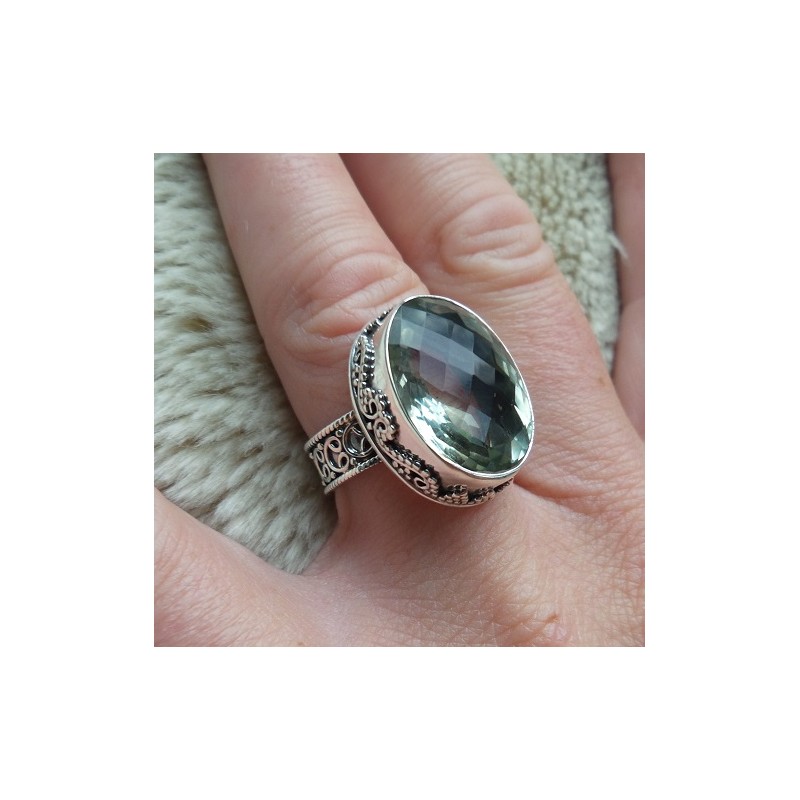 Zilveren ring met groene Amethist in bewerkte setting maat 17.5