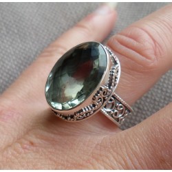 Zilveren ring met groene Amethist in bewerkte setting maat 17.5