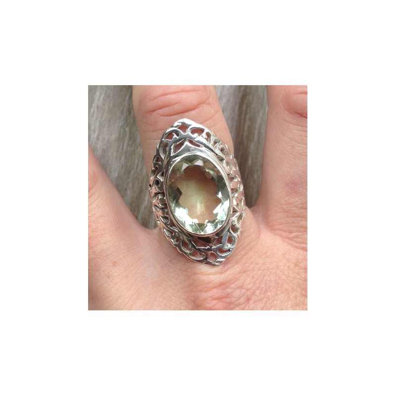 Zilveren ring met groene Amethist en open bewerkte setting 18