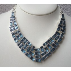Zilveren ketting gezet met blauwe Topazen