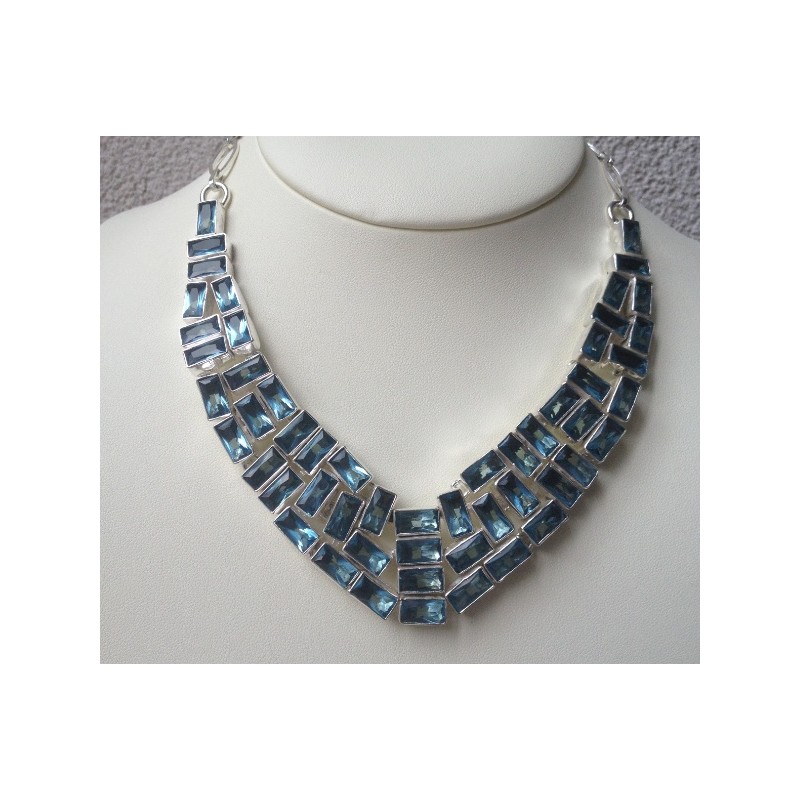 Zilveren ketting gezet met blauwe Topazen