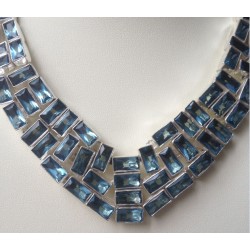 Zilveren ketting gezet met blauwe Topazen