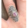 Zilveren ring gezet met roze Kunziet in bewerkte setting 16.5 mm