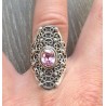 Zilveren ring gezet met roze Kunziet in bewerkte setting 16.5 mm