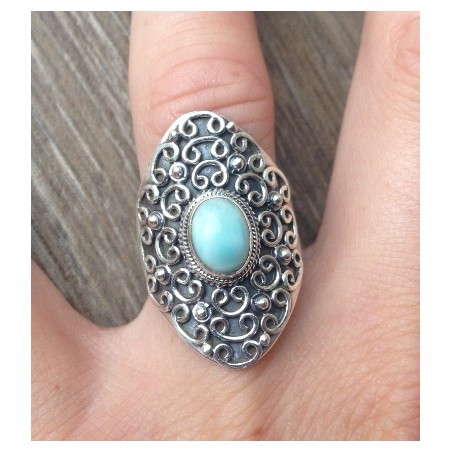 Zilveren ring gezet met Larimar in bewerkte kop maat 18 mm