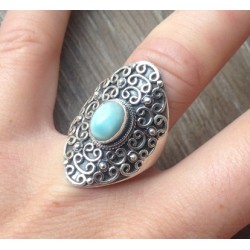 Zilveren ring gezet met Larimar in bewerkte kop maat 18 mm