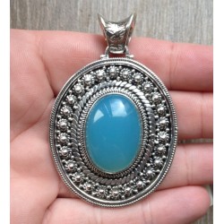 Zilveren grote hanger met blauw Chalcedoon in bewerkte setting
