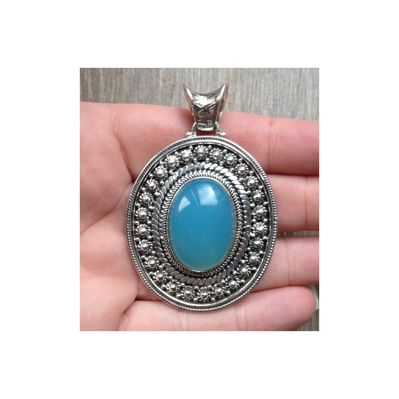 Zilveren grote hanger met blauw Chalcedoon in bewerkte setting
