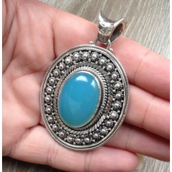 Zilveren grote hanger met blauw Chalcedoon in bewerkte setting