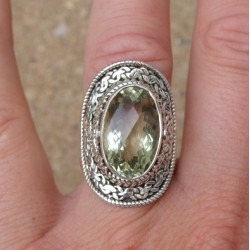 Zilveren ring gezet met groene Amethist ring maat 18 mm