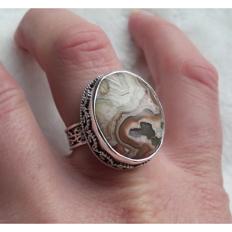 Zilveren ring met Laguna Lace Agaat in bewerkte setting 18 mm