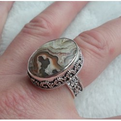 Zilveren ring met Laguna Lace Agaat in bewerkte setting 18 mm