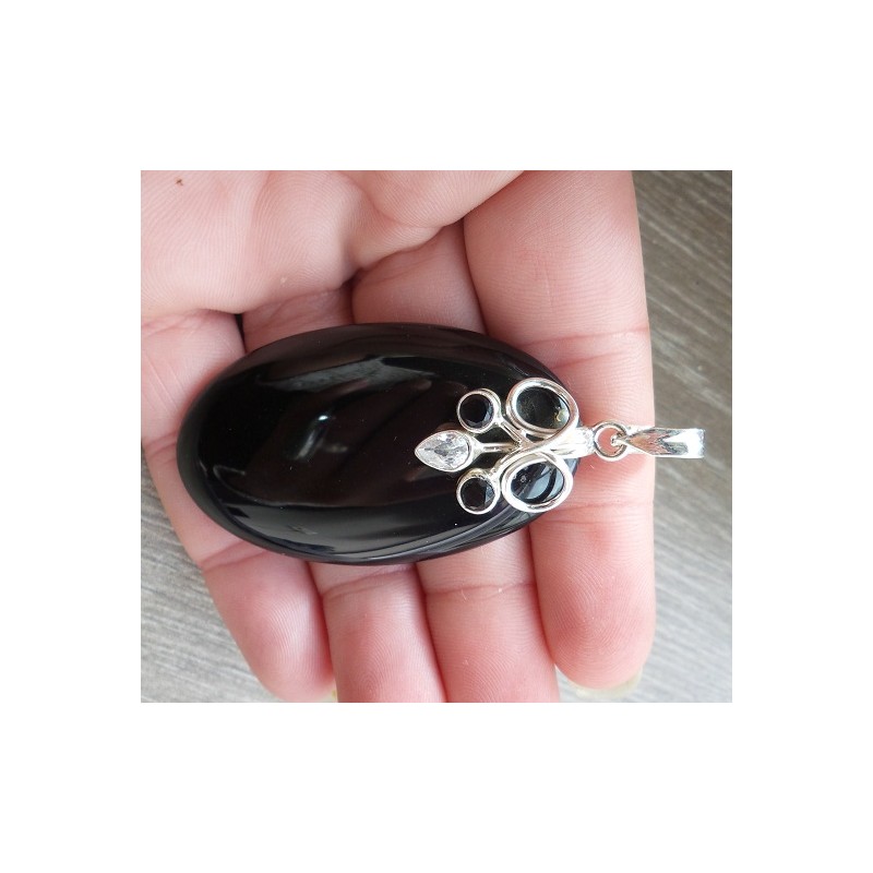 Zilveren hanger met grote zwarte Onyx gezet met Onyx en Topaas