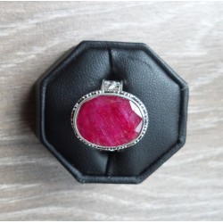 Zilveren ring gezet met Robijn in bewerkte setting maat 17.3 mm