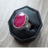 Zilveren ring gezet met Robijn in bewerkte setting maat 17.3 mm