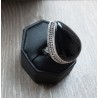 Zilveren ring gezet met grote Onyx met bewerkte setting 18 mm