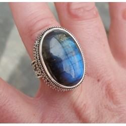 Zilveren ring bewerkte setting ovale cabochon Labradoriet 17.5