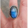 Zilveren ring bewerkte setting ovale cabochon Labradoriet 17.5