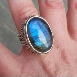 Zilveren ring bewerkte setting ovale cabochon Labradoriet 17.5