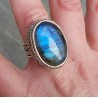 Zilveren ring bewerkte setting ovale cabochon Labradoriet 17.5