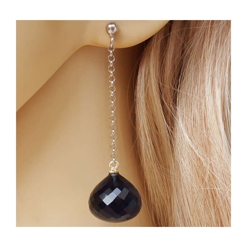 Zilveren lange oorbellen met grote Saffier blauwe quartz onion