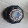 Zilveren ring met Boulder Opaal met bewerkte kop en band 18 mm