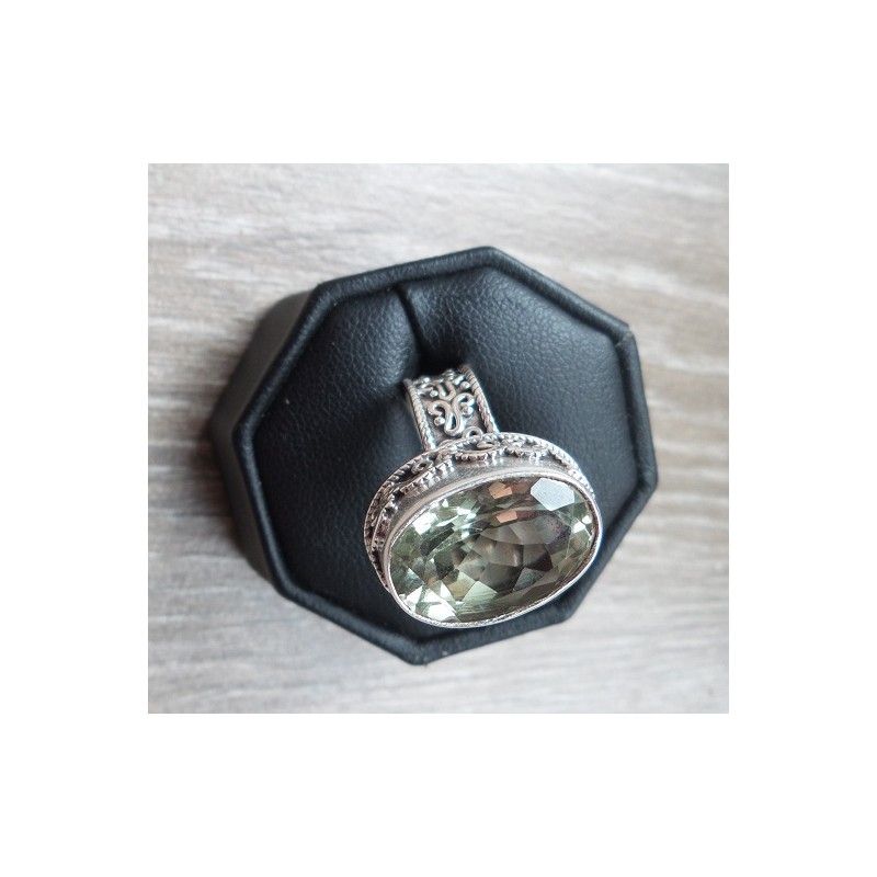 Zilveren ring met groene Amethist in bewerkte setting 18 mm