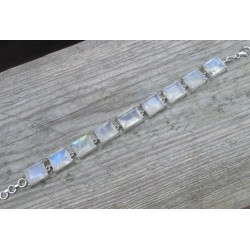 Zilveren armband gezet met rechthoekige facet Maanstenen