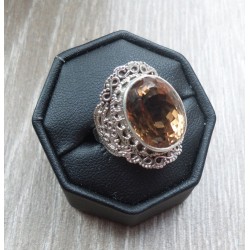 Zilveren ring met Citrien gezet in bewerkte setting 17.3 mm