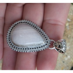 Zilveren hanger gezet met roze Aragoniet in bewerkte setting