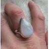 Zilveren ring met druppelvorm regenboog Maansteen 18.5 mm