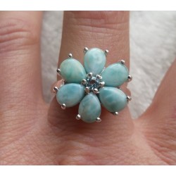 Zilveren ring bloem gezet met Larimar en blauw Topaas 18 mm