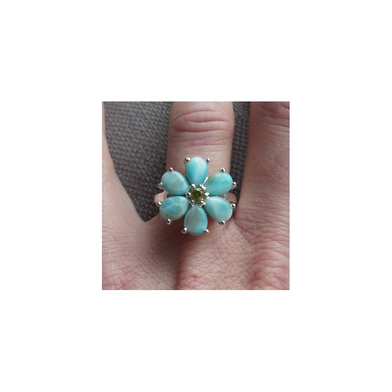 Zilveren ring bloem gezet met Larimar en Peridot 17 mm
