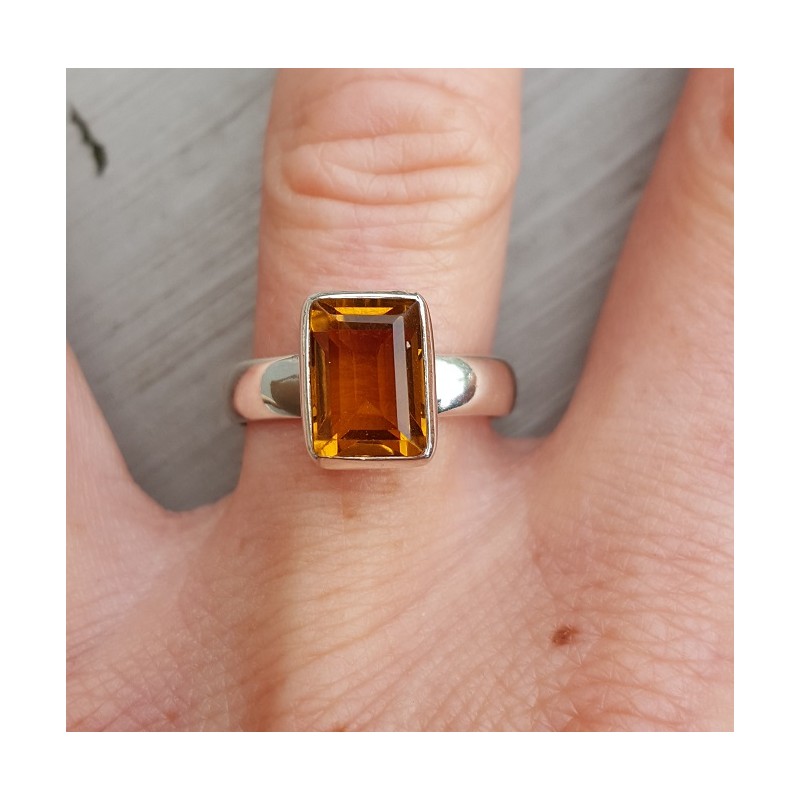 Zilveren ring gezet met rechthoekige Citrien 17.5 mm