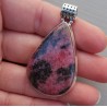 Zilveren hanger met druppelvormige cabochon geslepen Rhodoniet