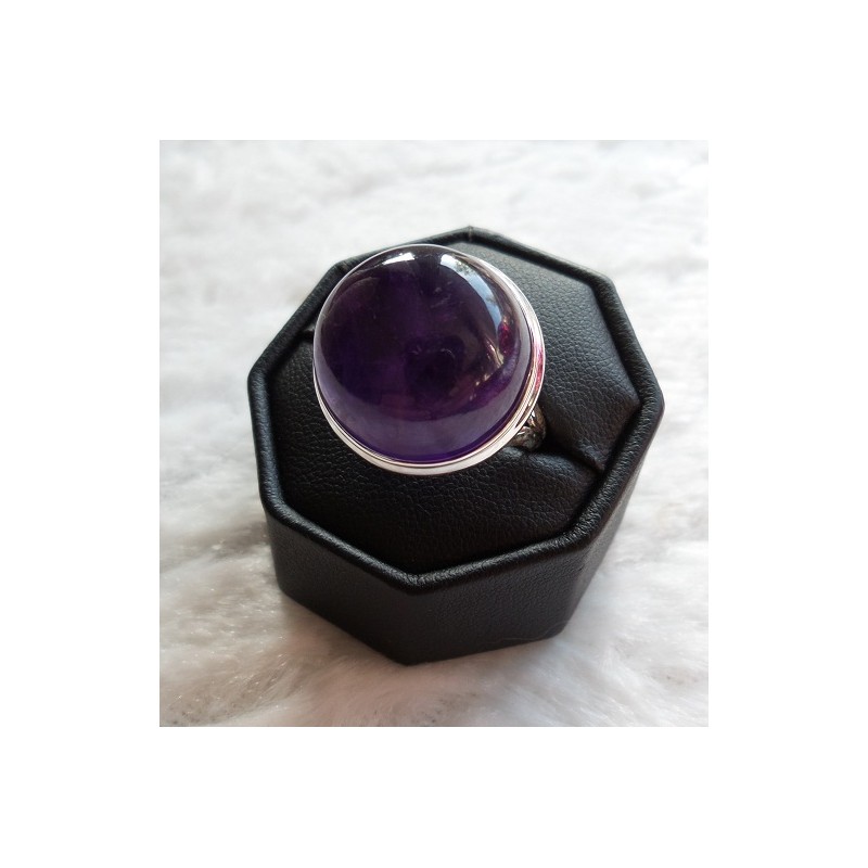 Zilveren ring gezet met ronde cabochon Amethist maat 19.7 mm