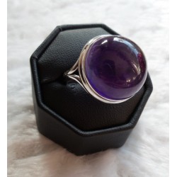 Zilveren ring gezet met ronde cabochon Amethist maat 19.7 mm