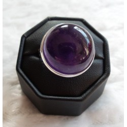 Zilveren ring gezet met ronde cabochon Amethist maat 19.7 mm
