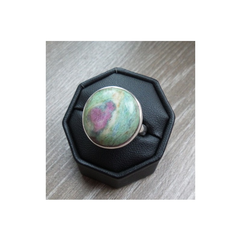 Zilveren ring gezet met ronde Robijn in Fuchsiet 19 mm