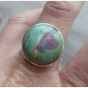 Zilveren ring gezet met ronde Robijn in Fuchsiet 19 mm