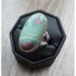 Zilveren ring gezet met ovale Robijn in Fuchsiet 17 mm