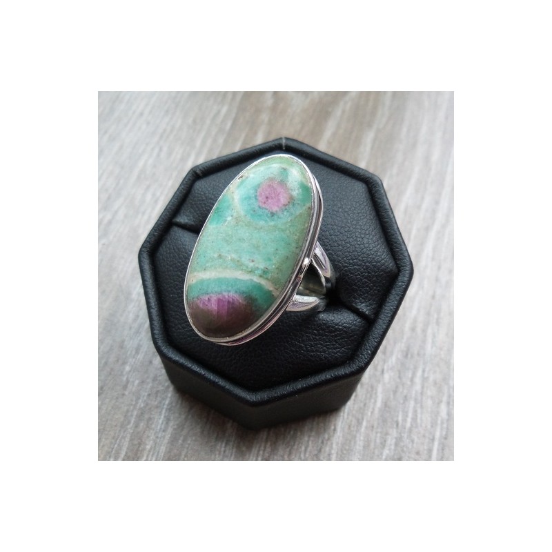 Zilveren ring gezet met ovale Robijn in Fuchsiet 17 mm