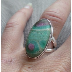 Zilveren ring gezet met ovale Robijn in Fuchsiet 17 mm
