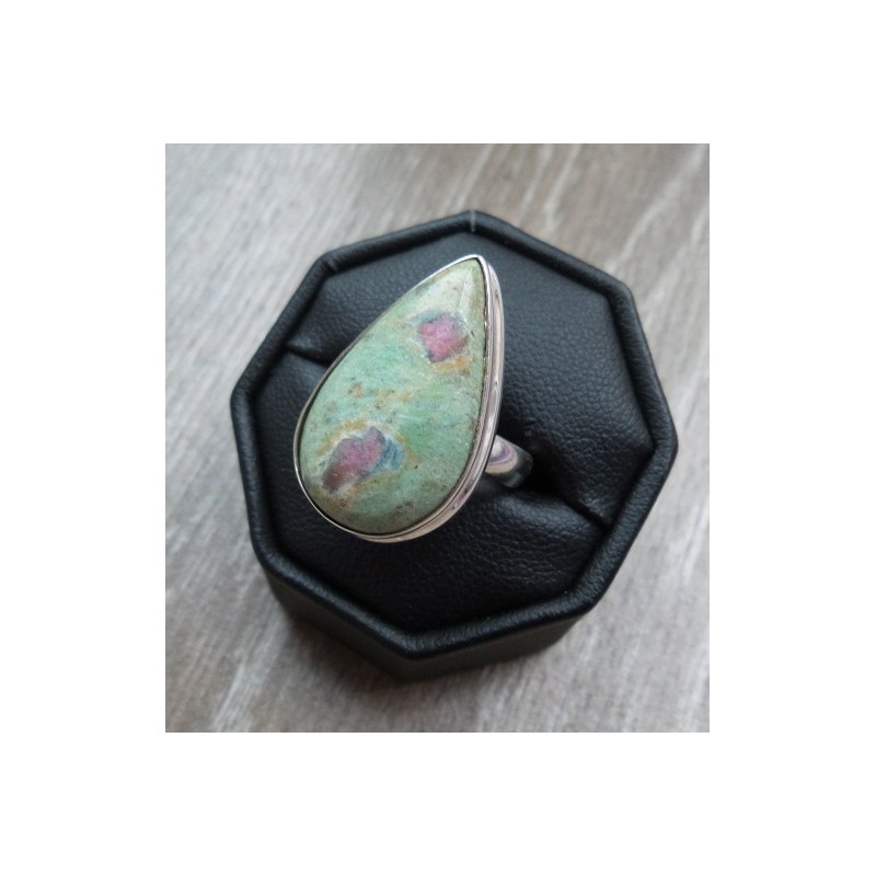 Zilveren ring gezet met druppelvorm Robijn in Fuchsiet 17.3 mm