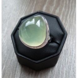 Zilveren ring met druppelvorm Prehniet maat 18.5 mm
